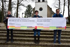 PGR-Vorsitzender Andreas Würbel, GR Anne Linden und Dr. Alexander Kalbarczyk vor St. Martinus, Foto: Martina Tratnik-Würbel
