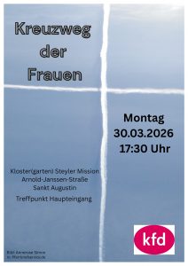 Durch einen blauen zieht ein Flugzeug seinen Kondenzstreifen in Kreuzform. Kreuzweg der Frauen am 30.03.2026 um 17:30 Uhr im Klostergarten der Steyler Missionare in Sankt Augustin.