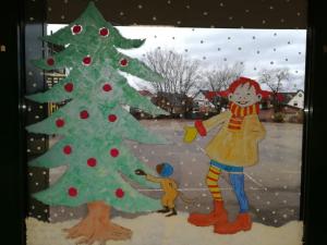 Meindorfer Adventsfenster 02 - Pippi plündert den Weihnachtsbaum